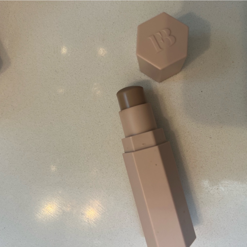 Gently beauty contour stick amber
